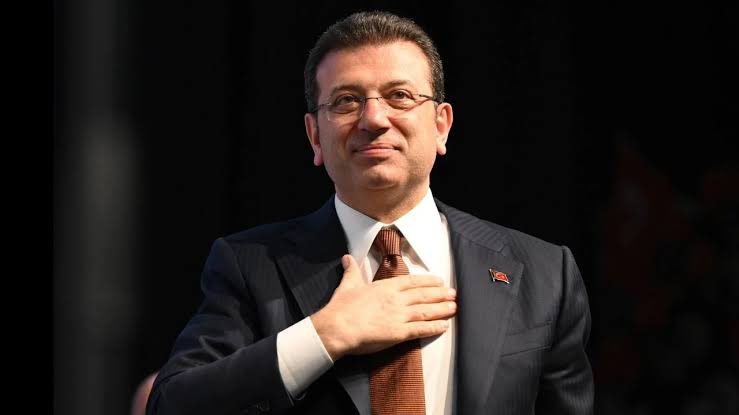 #SonDakika | Ekrem İmamoğlu bel ağrısı şikayetiyle hastaneye kaldırıldı.