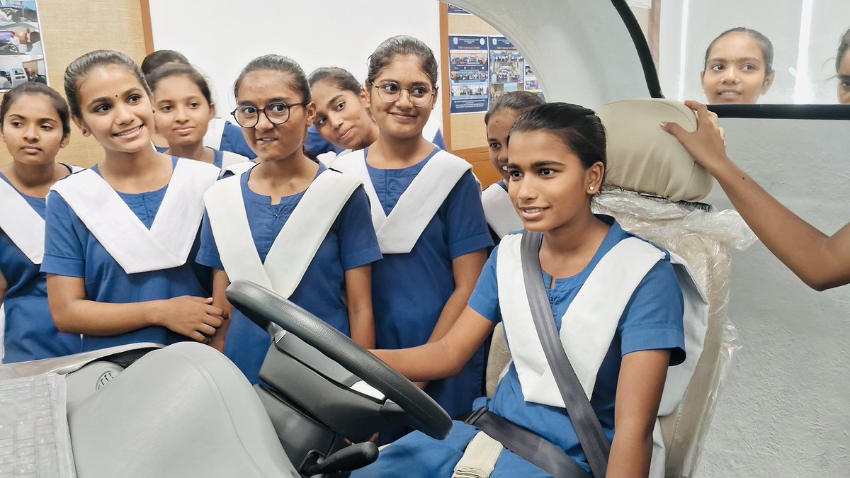 RakshaUni's tweet image. Emerging girl leaders from Ashram Vinay Mandir (Sabarmati Ashram Trust), Ahmedabad India explored the future of global security and innovation at RRU.
Grateful for continued support.@rashtrapatibhvn @PMOIndia @HMOIndia @EduMinOfIndia @dpradhanbjp @irushikeshpatel @CMOGuj…