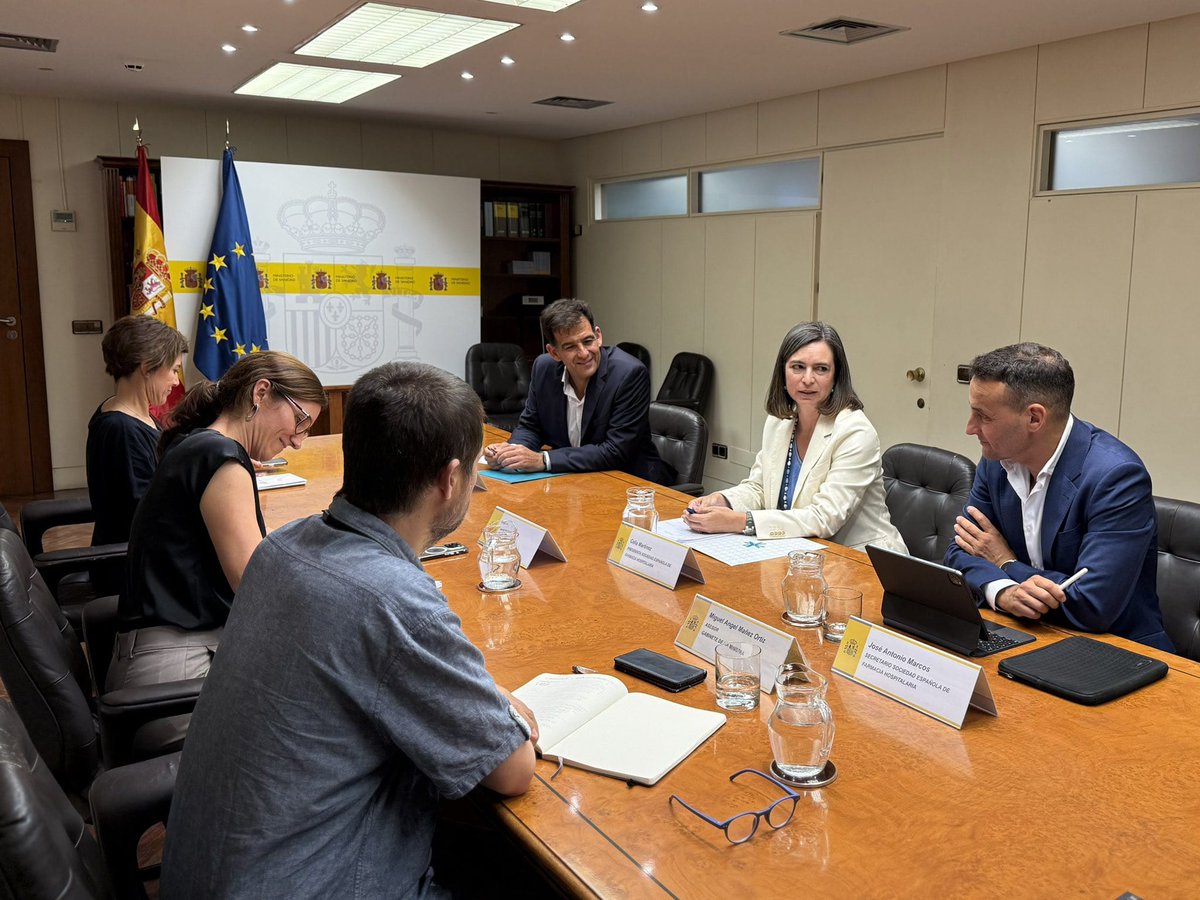 S.E.F.H (@sefh_) on Twitter photo La Junta Directiva de la <a href="/sefh_/">S.E.F.H</a> se reúne con la Ministra de Sanidad <a href="/Monica_Garcia_G/">Mónica García</a> y miembros de su gabinete en el Ministerio de Sanidad <a href="/sanidadgob/">Ministerio de Sanidad</a>
Se abordaron:
✔ Gestión de terapias avanzadas
✔ Modelo de formación continuada
✔ Capacitación de técnicos en FH
✔ La Junta Directiva de la <a href="/sefh_/">S.E.F.H</a> se reúne con la Ministra de Sanidad <a href="/Monica_Garcia_G/">Mónica García</a> y miembros de su gabinete en el Ministerio de Sanidad <a href="/sanidadgob/">Ministerio de Sanidad</a>
Se abordaron:
✔ Gestión de terapias avanzadas
✔ Modelo de formación continuada
✔ Capacitación de técnicos en FH
✔