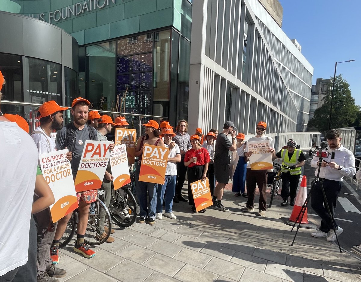 GHRSouthWest's tweet image. Resident doctors in Bristol are joining thousands across the country taking strike action in a dispute over pay.