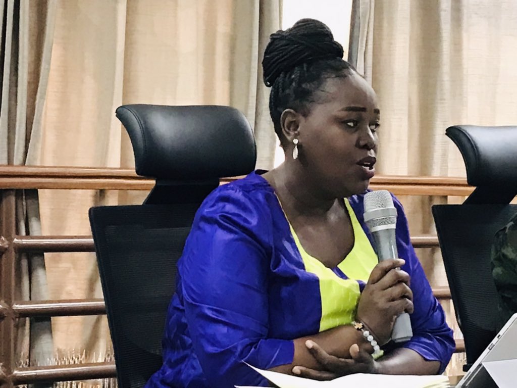 BugeseraDistr's tweet image. Muri iki gitondo, Umuyobozi w’Akarere wungirije ushinzwe imibereho myiza y’abaturage, @YImanishimwe ayoboye inama igamije kurebera hamwe uburyo bwo kurushaho kunoza isuku mu Karere ka Bugesera.
Iyi nama yitabiriwe n’abafite mu nshingano kwita ku isuku mu Karere no mu Mirenge.