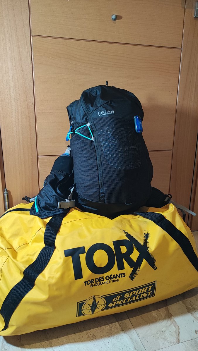 El Laboratorio de Juan (@ellabdejuan) on Twitter photo ANDÓMITA 510kms. |
Todo listo en cuanto a material.
Enorme bolsa para viajar entre cada base de vida, distanciadas entre 80 y 130kms.
En carrera, la Camelbak Octane 24L. y 7kg en orden de marcha, con 3 L. de agua.
#trailrunning #trailrun
<a href="/mfernandezci/">Marc Fernàndez</a> ANDÓMITA 510kms. |
Todo listo en cuanto a material.
Enorme bolsa para viajar entre cada base de vida, distanciadas entre 80 y 130kms.
En carrera, la Camelbak Octane 24L. y 7kg en orden de marcha, con 3 L. de agua.
#trailrunning #trailrun
<a href="/mfernandezci/">Marc Fernàndez</a>