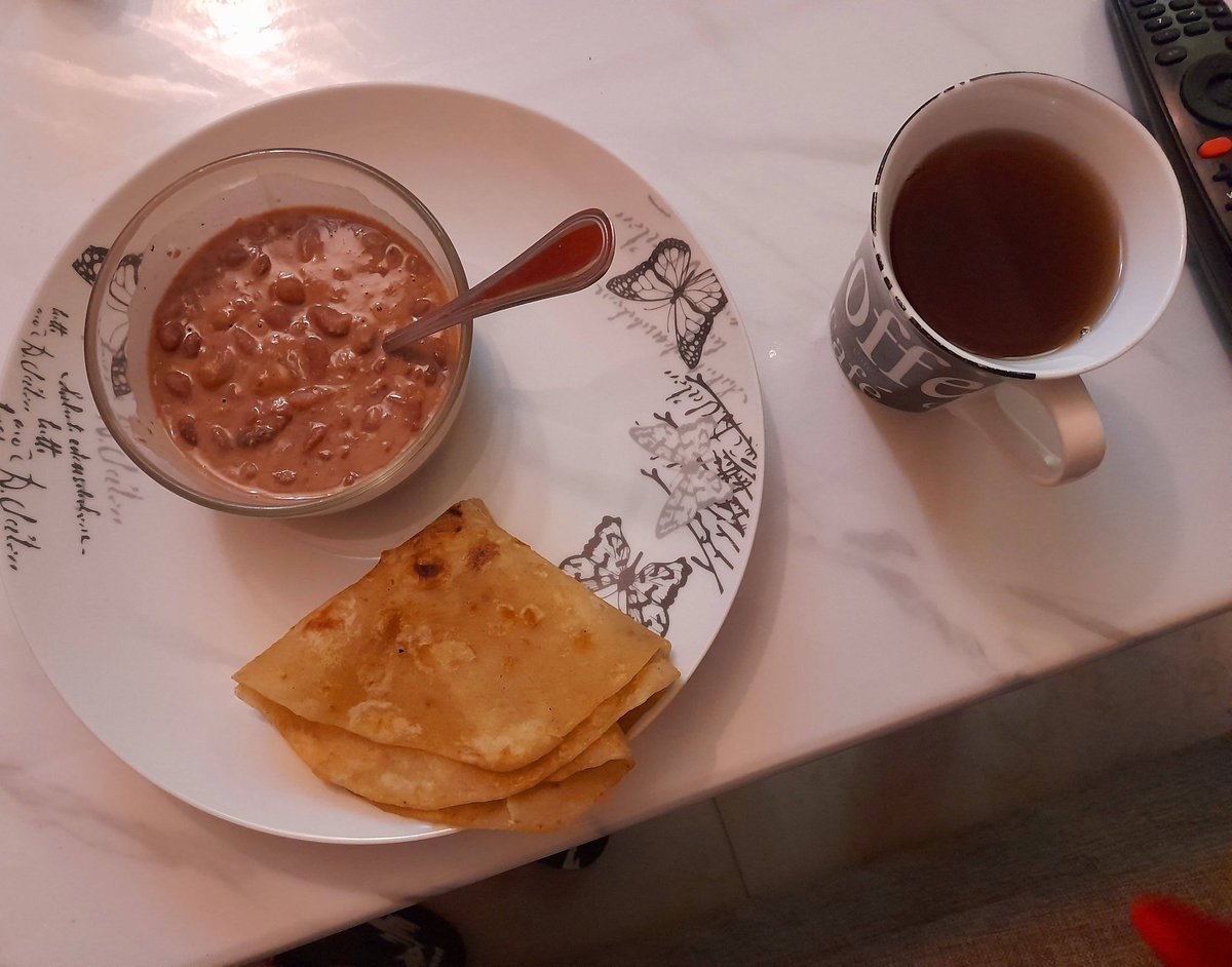sucre7548's tweet image. Wazee hapa sishibi mother sijui kama alinizaa kweli maana ananipaga chakula kidogo 🥲