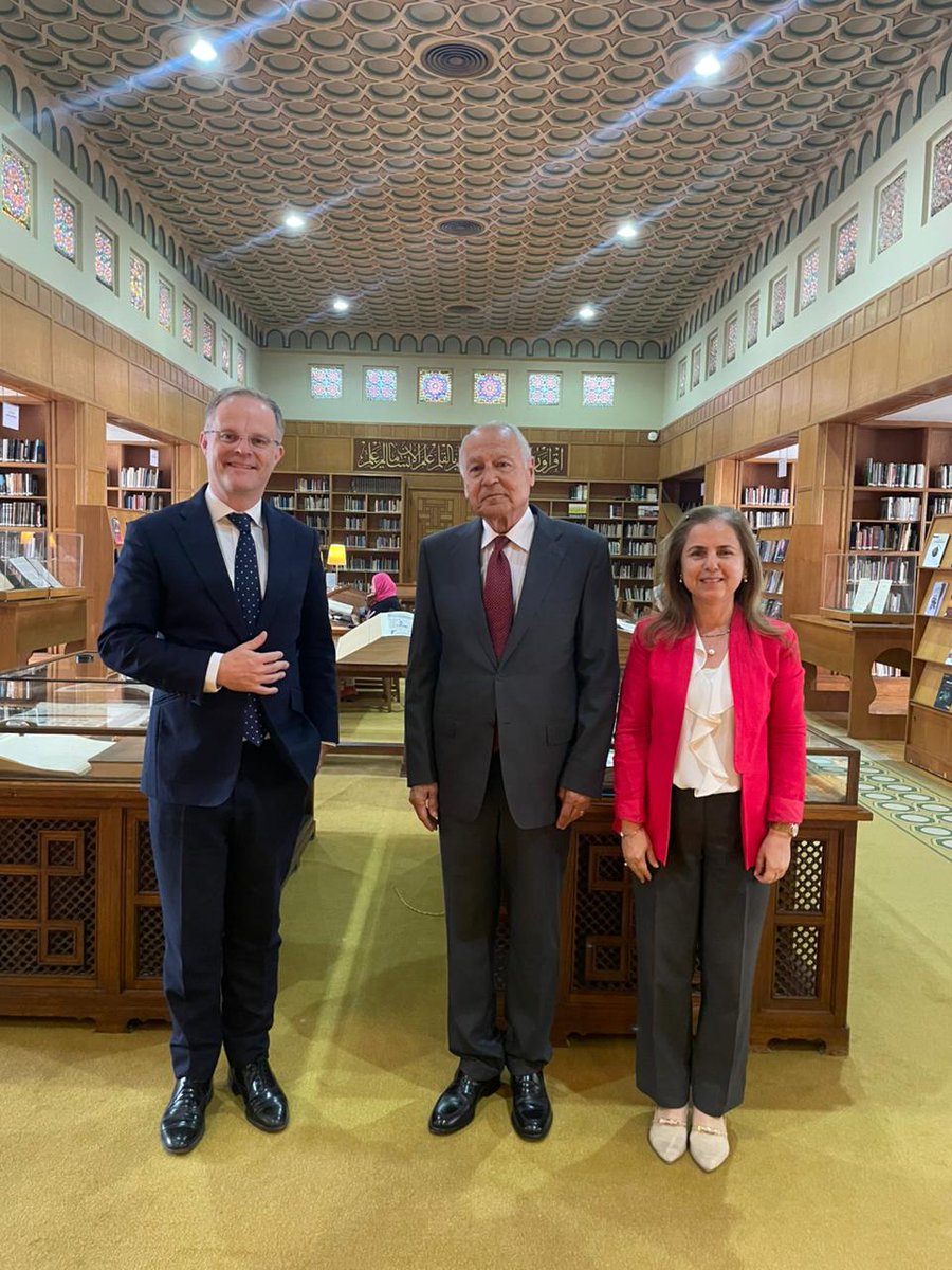 وداعًا لسعادة الأمين العام لجامعة الدول العربية أحمد أبو الغيط. تشرفت بتمثيل المملكة المتحدة كمراقب لدى الجامعة، وتعلمت الكثير من دبلوماسي حكيم ومخضرم. والزيارة لمكتبة الجامعة كانت القشطة على البسبوسة.