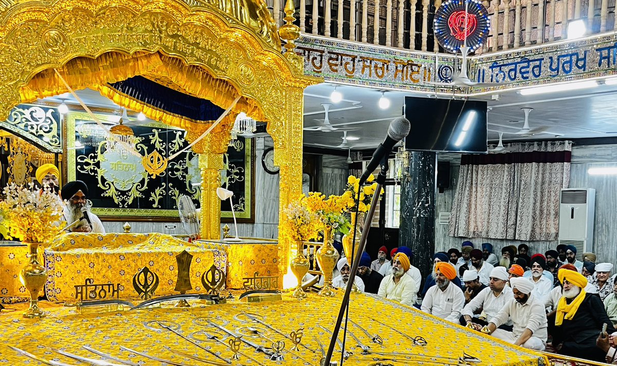 JarnailSinghAAP's tweet image. ਗੁਰਮੁਖਿ ਜਨਮੁ ਸਵਾਰਿ ਦਰਗਹ ਚਲਿਆ। ਸਚੀ ਦਰਗਹ ਜਾਇ ਸਚਾ ਪਿੜੁ ਮਲਿਆ।

ਸਵਰਗਵਾਸੀ ਸਰਦਾਰ ਰਵਿੰਦਰ ਸਿੰਘ ਕੋਹਲੀ ਜੀ ਜੋ ਕਿ ਪਿਛਲੇ ਦਿਨੀ ਅਕਾਲ ਚਲਾਣਾ ਕਰ ਗਏ ਸਨ,ਅੱਜ ਉਹਨਾਂ ਦੀ ਆਤਮਕ ਸ਼ਾਂਤੀ ਦੀ ਅਰਦਾਸ ਵਿੱਚ ਸ਼ਾਮਿਲ ਹੋ ਕੇ ਅਕਾਲ ਪੁਰਖ ਅੱਗੇ ਉਹਨਾਂ ਦੀ ਰੂਹ ਨੂੰ ਆਪਣੇ ਚਰਨਾਂ ਵਿੱਚ ਨਿਵਾਸ ਬਖਸ਼ਣ ਅਤੇ ਪਰਿਵਾਰ ਨੂੰ ਭਾਣਾ ਮੰਨਣ ਦਾ ਬਲ ਬਖਸ਼ਣ…