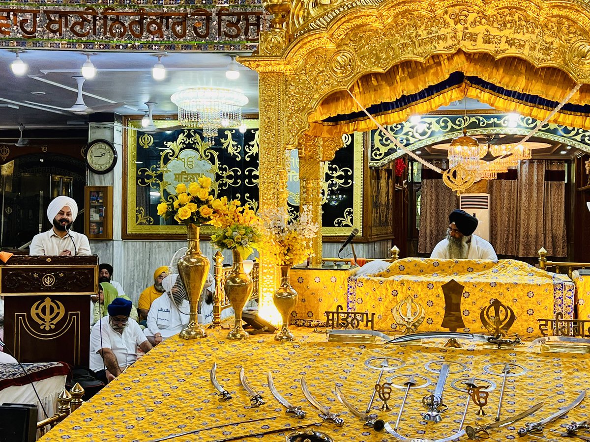JarnailSinghAAP's tweet image. ਗੁਰਮੁਖਿ ਜਨਮੁ ਸਵਾਰਿ ਦਰਗਹ ਚਲਿਆ। ਸਚੀ ਦਰਗਹ ਜਾਇ ਸਚਾ ਪਿੜੁ ਮਲਿਆ।

ਸਵਰਗਵਾਸੀ ਸਰਦਾਰ ਰਵਿੰਦਰ ਸਿੰਘ ਕੋਹਲੀ ਜੀ ਜੋ ਕਿ ਪਿਛਲੇ ਦਿਨੀ ਅਕਾਲ ਚਲਾਣਾ ਕਰ ਗਏ ਸਨ,ਅੱਜ ਉਹਨਾਂ ਦੀ ਆਤਮਕ ਸ਼ਾਂਤੀ ਦੀ ਅਰਦਾਸ ਵਿੱਚ ਸ਼ਾਮਿਲ ਹੋ ਕੇ ਅਕਾਲ ਪੁਰਖ ਅੱਗੇ ਉਹਨਾਂ ਦੀ ਰੂਹ ਨੂੰ ਆਪਣੇ ਚਰਨਾਂ ਵਿੱਚ ਨਿਵਾਸ ਬਖਸ਼ਣ ਅਤੇ ਪਰਿਵਾਰ ਨੂੰ ਭਾਣਾ ਮੰਨਣ ਦਾ ਬਲ ਬਖਸ਼ਣ…