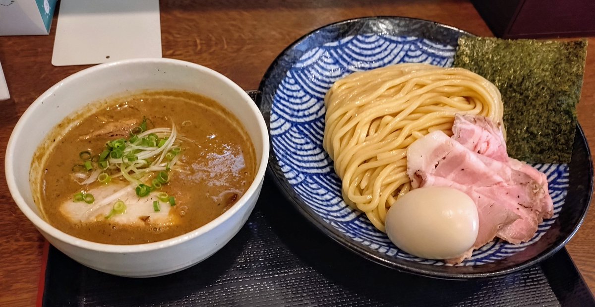 ryugasaki_post's tweet image. つけそば九六 龍ケ崎店@tsukekuroの店主さん修行先の東京都狛江市「つけそば九六」さんが気になり思い切って訪麺🍜狛江のお店は“特製トッピング”を麺にのせて提供し龍ケ崎店は別皿提供なのが違いかな?そして両店に共通するのは とても美味しいこと😋と地域で愛されていることですね😊
#龍ケ崎 #狛江