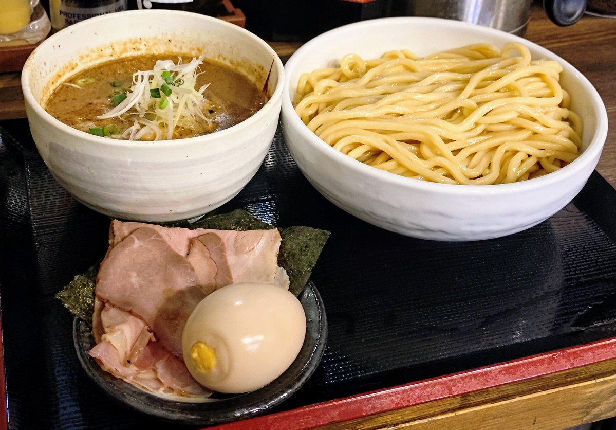 ryugasaki_post's tweet image. つけそば九六 龍ケ崎店@tsukekuroの店主さん修行先の東京都狛江市「つけそば九六」さんが気になり思い切って訪麺🍜狛江のお店は“特製トッピング”を麺にのせて提供し龍ケ崎店は別皿提供なのが違いかな?そして両店に共通するのは とても美味しいこと😋と地域で愛されていることですね😊
#龍ケ崎 #狛江
