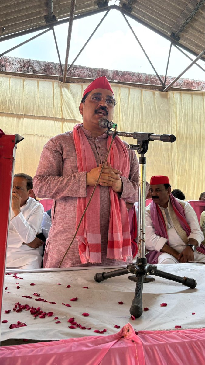 Manoj_Yadav_'s tweet image. आज विधानसभा 169 बख्शी का तालाब लखनऊ में स्वर्गीय फूलन देवी जी की पुण्य तिथि के कार्यक्रम में निषाद,कश्यप समाज के बीच में उस महान योद्धा को श्रद्धांजलि दी।
#फूलन_देवी_शहादत_दिवस