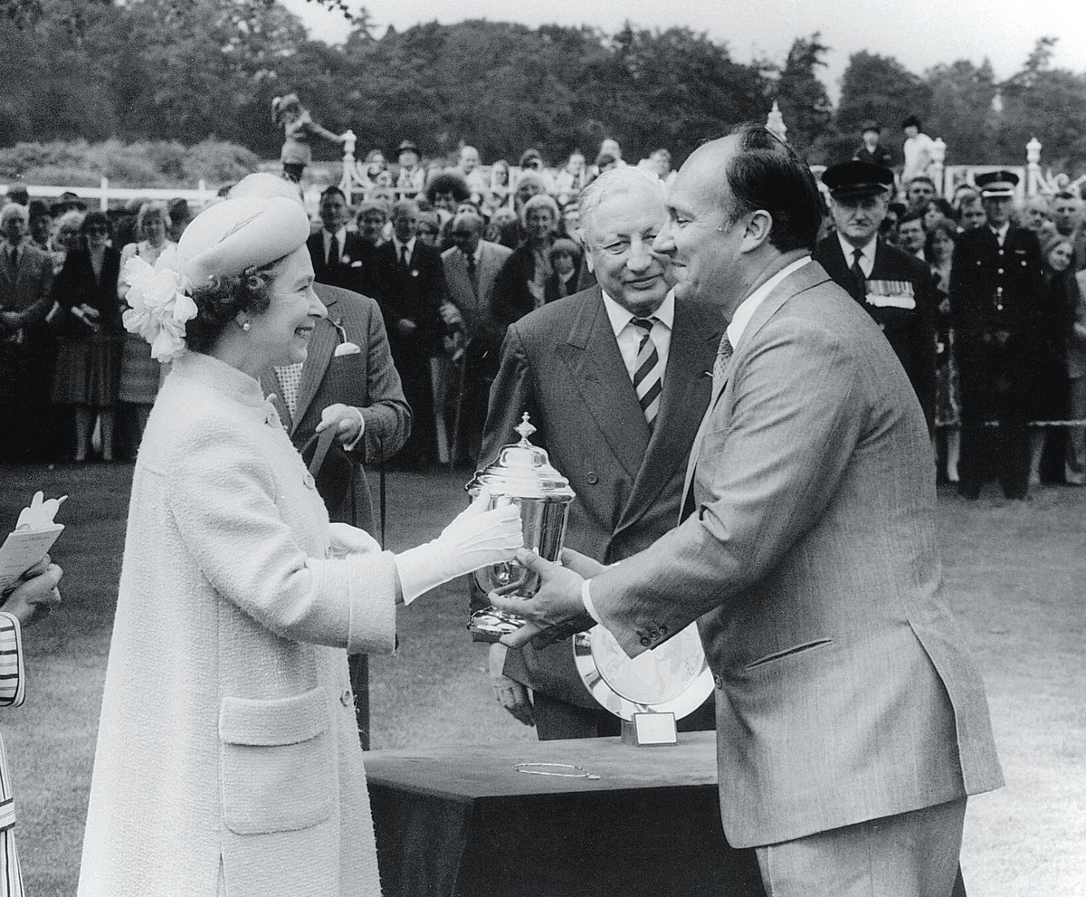 AgaKhanStuds's tweet photo. 🏆 The Aga Khan family have won the King George VI & Queen Elizabeth Stakes 4⃣ times:
1952 #Tulyar
1981 #Shergar
2003 #Alamshar
2005 #Azamour
The Aga Khan IV also bred 1999 hero #Daylami.
#Calandagan bids to add to the family's record @Ascot tomorrow... #FlashbackFriday 🟢🔴 https://t.co/dn4ZCcFPpA