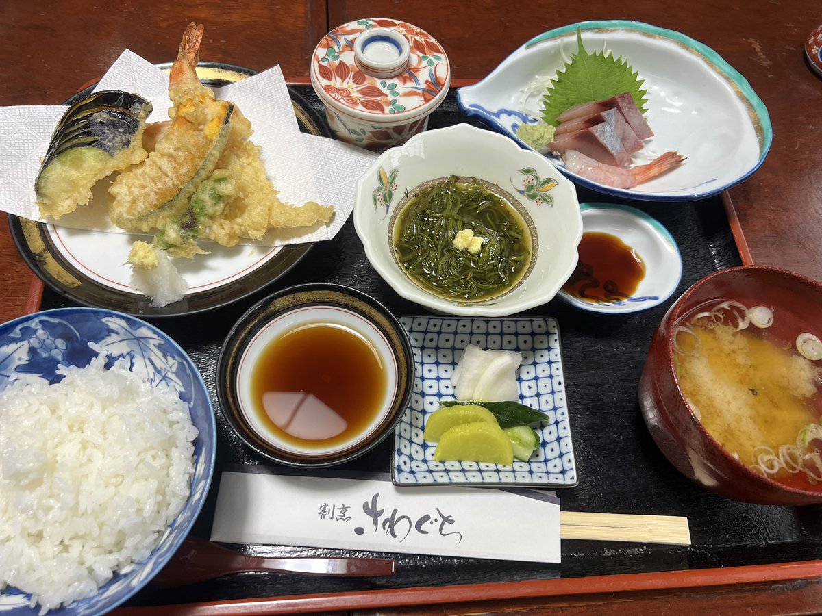 chikisogo's tweet photo. 【店名】
割烹 さわぐち
【商品名】
さわぐち定食
【ポイント】
同じ宅建業の方々と行きました👍
落ち着いた空間で美味しくいただきました🍚
個人的に1番美味しかったのはナスの天ぷら🍆
#グルメ #おすすめ #ご飯 #ランチ #ラーメン #観光 #山形 #酒田 #ラーメン県 https://t.co/jxNHWtK8zA
