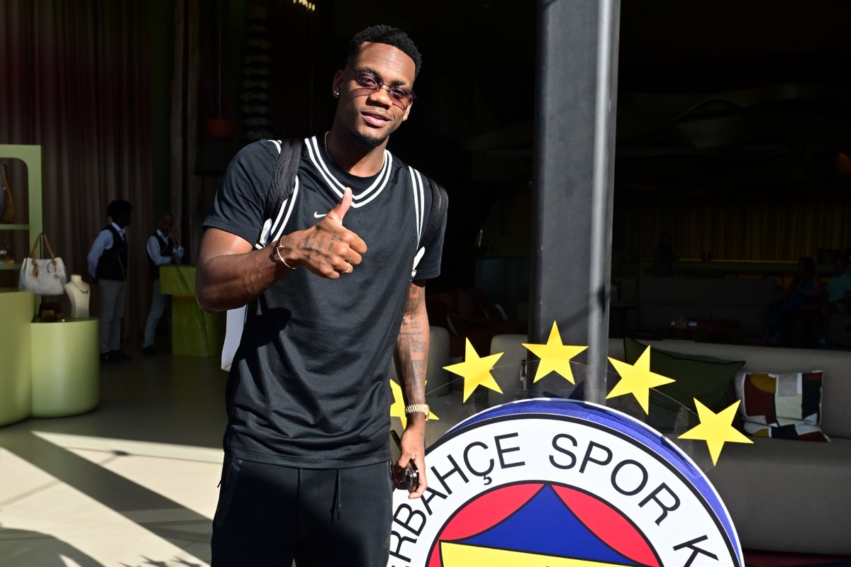 🤔 "Manchester United'dan da teklif aldın."

🗣 Jhon Duran: "Ben sözünün eri bir insanım. Söz verdiğim zaman yerine getiririm. Fenerbahçe'ye söz verdim ve geldim."