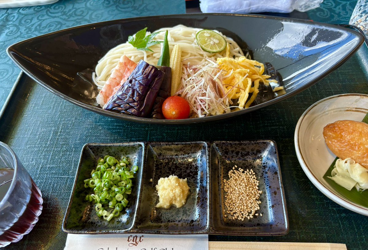 メンバー同士の組み合わせでした⛳️

ゴルフは自分との戦いですが
今日は虫との戦いでした…
ブヨみたいなやつ❓に足刺されて内出血😭

暑かったから
素麺メッチャ美味しかったよー😍