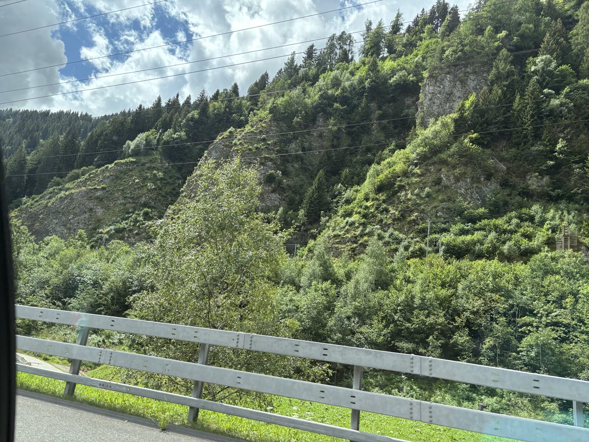 ewdarkn's tweet photo. Suisse 🇨🇭 https://t.co/TN4FhnuBi9