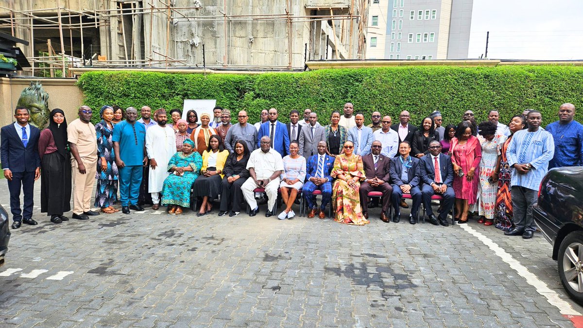 DRASA (Dr. Ameyo Stella Adadevoh) Health Trust (@drasatrust) on Twitter photo Last week we participated in the <a href="/AfricaCDC/">Africa CDC</a> Western Africa Regional Coordinating Centre’s Regional Review Meeting. The event brought together technical partners, country representatives, and Civil Society Organizations from West Africa to discuss the implementation of Last week we participated in the <a href="/AfricaCDC/">Africa CDC</a> Western Africa Regional Coordinating Centre’s Regional Review Meeting. The event brought together technical partners, country representatives, and Civil Society Organizations from West Africa to discuss the implementation of
