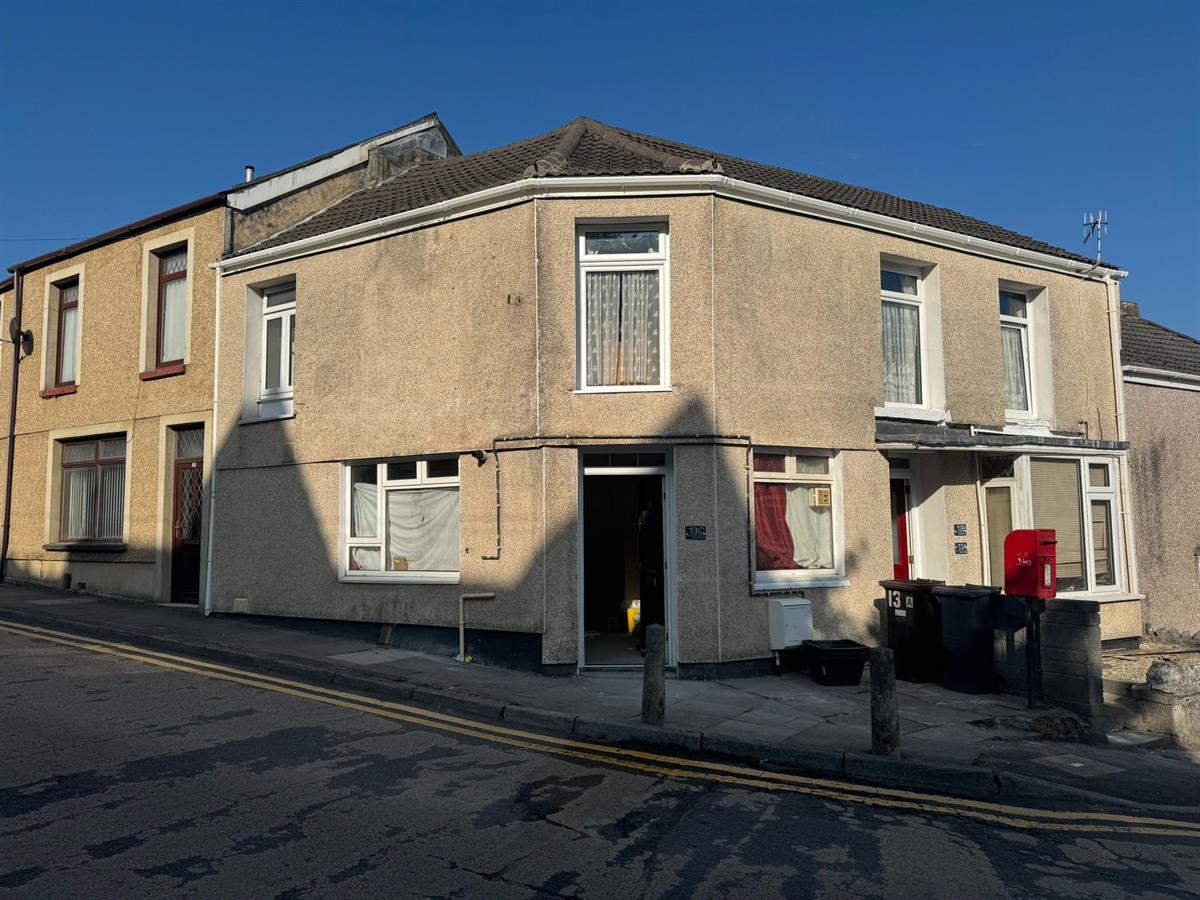 SmartLettings2's tweet photo. New to market - 1 Bed Flat, C School Road, Neath, £650pcm. View details: https://t.co/sA7LNTdsh6 https://t.co/N1gpuTDOPJ