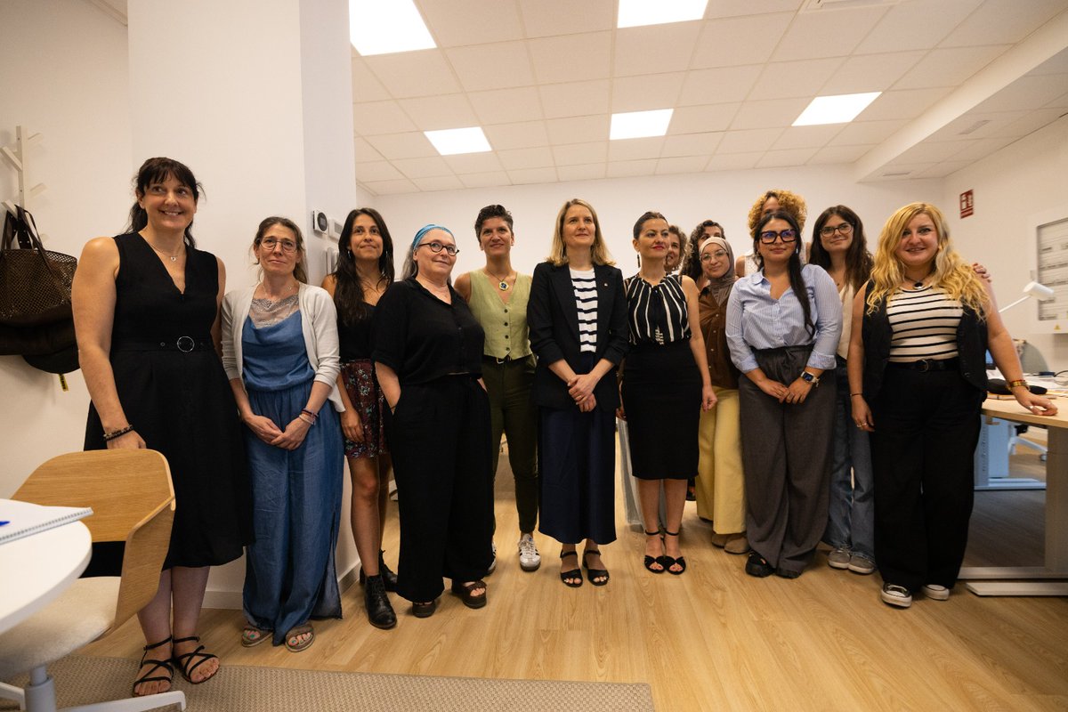 EUCat's tweet image. Ahir, al Prat del Llobregat, vam acompanyat la ministra de Joventut i Infància i companya d'@IzquierdaUnida, Sira Riego, en la seva visita al centre Barnahus. 👧🏽🧒🏼
Un model que posa al centre els drets i el benestar dels infants 💜
#esquerraunidacatalunya
#IzquierdaUnida