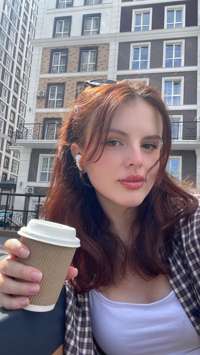 art_juria's tweet image. Good morning fam 💖
Happy Friday 🪩
Just me, coffee, and dancing - that’s all I need for the perfect morning✨