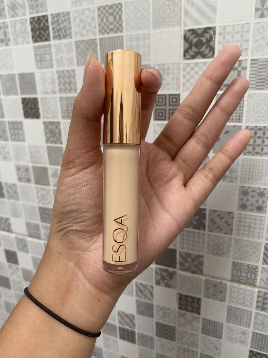 vweyowcean's tweet photo. want to sell flawless liquid concealer esqa shade custard, bener bener masi baru masi ada boxnya (tp tutupnya uda sobek), baru dipake dikiiit bgt.. baru dibeli td siang juga.. tp ternyata salah shade💔 https://t.co/TQbmViVlvE