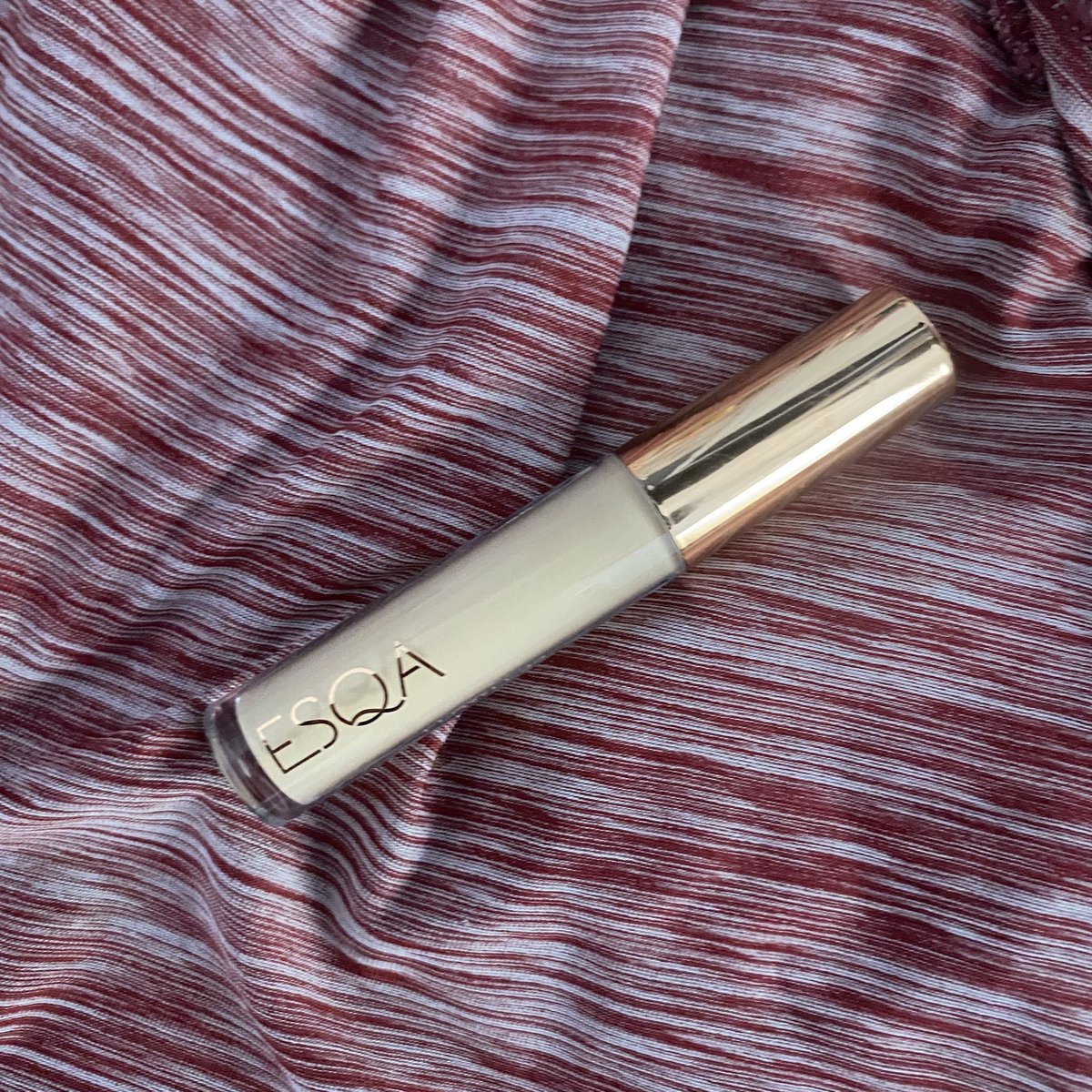 vweyowcean's tweet photo. want to sell flawless liquid concealer esqa shade custard, bener bener masi baru masi ada boxnya (tp tutupnya uda sobek), baru dipake dikiiit bgt.. baru dibeli td siang juga.. tp ternyata salah shade💔 https://t.co/TQbmViVlvE