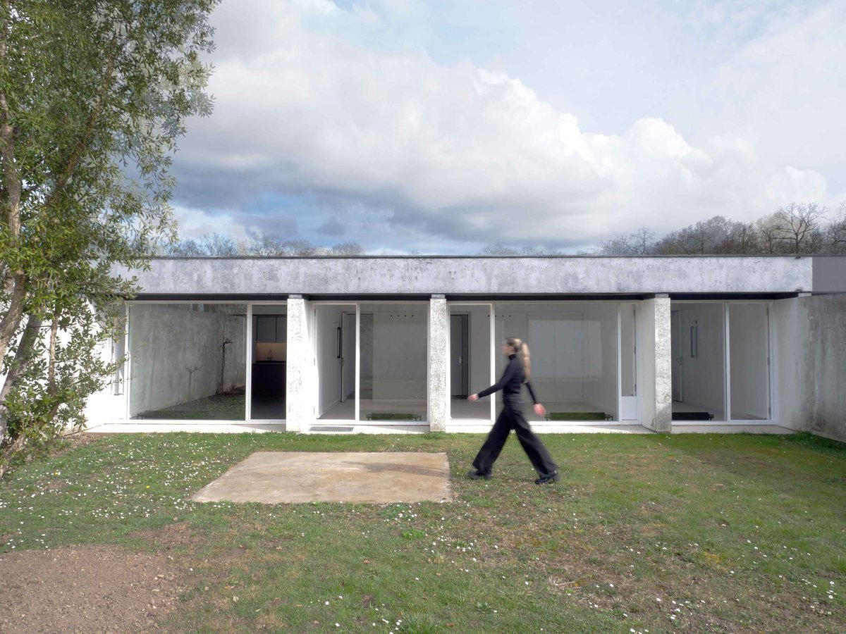 Dominique Perrault (@perraultarchi) on Twitter photo — #DomainedeFrapotel —
Le domaine s’apprête à recevoir les 4 finalistes du Prix Charles Abella de l’<a href="/AcadBeauxarts/">Académie des beaux-arts</a> en résidence de production et de recherche.
Situé à Ponpoint dans l’Oise, il accueille de jeunes créateurs et leur ouvre des espaces de travail et d’exposition. — #DomainedeFrapotel —
Le domaine s’apprête à recevoir les 4 finalistes du Prix Charles Abella de l’<a href="/AcadBeauxarts/">Académie des beaux-arts</a> en résidence de production et de recherche.
Situé à Ponpoint dans l’Oise, il accueille de jeunes créateurs et leur ouvre des espaces de travail et d’exposition.