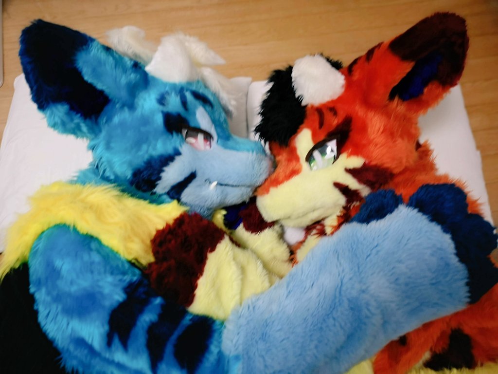 ラブラブ鬼竜兄弟💕

ﾊｱﾊｱ(*´Д｀*)ｹｯｺﾝｼﾖ?

#突発性うちの子可愛い症候群
#FursuitFriday