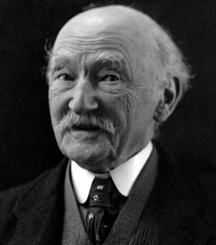 PParkerWriting's tweet image. “At dusk we viewed the view and the searchlights. Hardy, standing outside one the windows, had to put a handkerchief over his head.”
Arnold Bennett dines with Thomas Hardy and J.M. Barrie, 25 July 1917
#arnoldbennett #thomashardy #jmbarrie