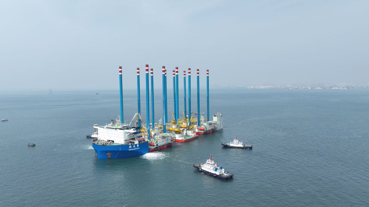 🌊From Qingdao to Sharjah—a 5,904-n mile-journey.
Transporting three jack up barges,each weighing nearly 8,000t with 108m long legs, is not a ordinary task➡demands precision, power, and absolute stability at sea.
Our 100,000 DWT semi-submersible vessel, XIN GUANG HUA,made it.🎆