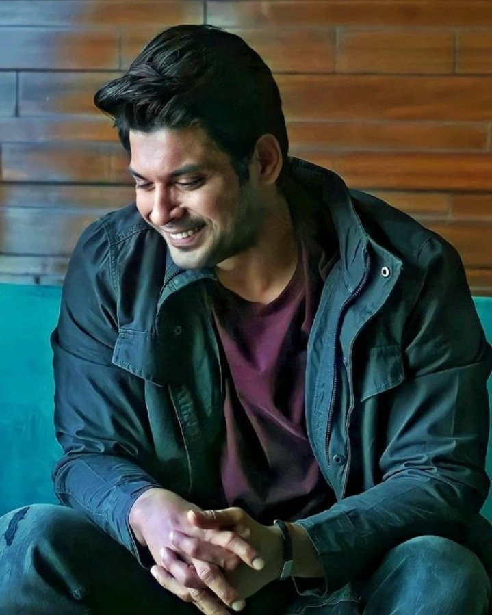 Taaron ke bich me,
Ek bhtakta Sitara
Jo bhaag raha hai,
Khuch pane ke liye
Uska safar alag hai
Uski manzil alag hai,
Khud to akela hai
Lekin apni chamak se sabki zindgi roshan karta hai✨✨
Aur vo tum ho🧡❤️🌈
MERE SAIYAARA <a href="/sidharth_shukla/">Sidharth Shukla</a>
Miss You Jaan🧡😘
#SidharthShukla