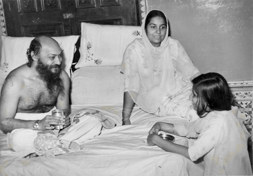 OshoDharma's tweet image. जिस संसार से भक्त कहते हैं मुक्त हो जाओ,
वह है तुम्हारे मन का संसार, मन का विस्तार।

मन माया है,
संसार माया नहीं है।
मन का संसार ही माया है।

🌼 कहै वाजिद पुकार
#OSHO 🪷