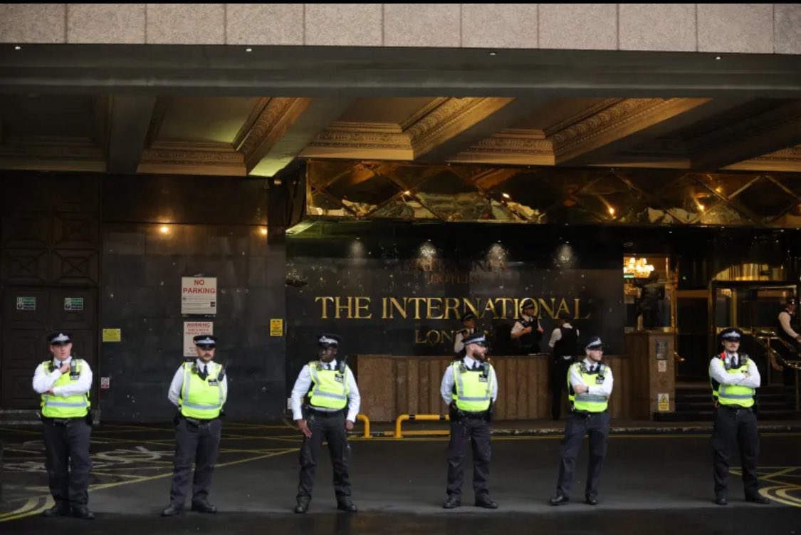 celebrityradio's tweet image. If only so many of our British 👮♀️ weren’t paedos, corrupt or protecting dinghy divers - maybe, just maybe, they’d have time to stop underaged white girls being raped and silver tops being mugged & burgled!!!!
I discuss this morning in my 30 minute news at AlexBelfield.com