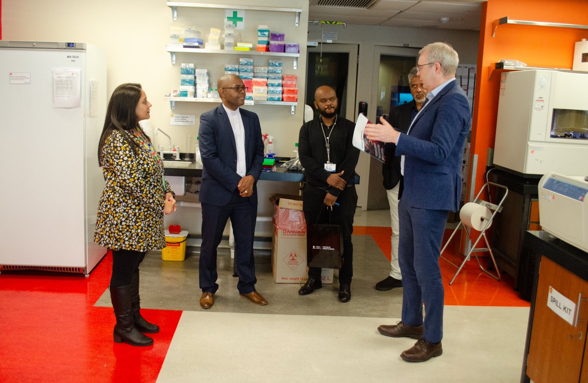 krisp_news's tweet photo. Yesterday we welcomed Dr Mlungisi Cele, new DG of @dsigovza, for a walkthrough of our lab at KRISP.

DSTI continues to champion SA science &amp; research. We look forward to working together to advance innovation across the country! 🇿🇦

#ScienceAndInnovation #KRISP #DSTI #Genomics https://t.co/ONMsYyRzRk
