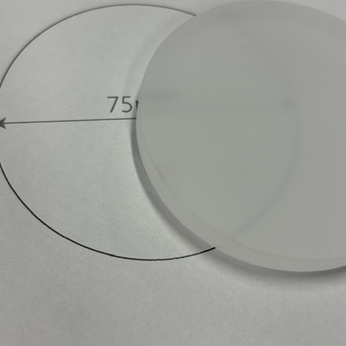 ワンフェス2025夏☀️🌻
青焦げカラス🐦‍⬛

磨りガラス風アクリル

台座などに使えそうな磨りガラス風のアクリルです。
左から
40mm ¥200
50mm ¥300
75mm ¥500

若干個体差があるのでお手に取って確認いただければと思います！

#WF2025S