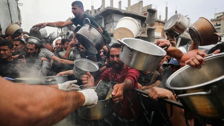 testcap269's tweet image. Gaza is suffering from hunger while the world stays silent. 

Let’s break the internet and raise awareness about what’s really happening. 

May Allah protect our brothers and sisters. 🤲🏽