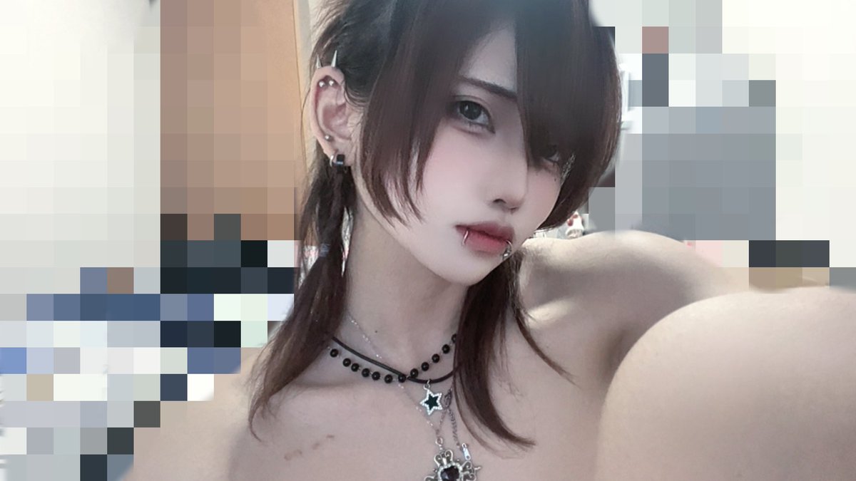 uzq__s2's tweet photo. 暑すぎて家帰ってきた瞬間全裸になった女 https://t.co/jFYk8qxUQO