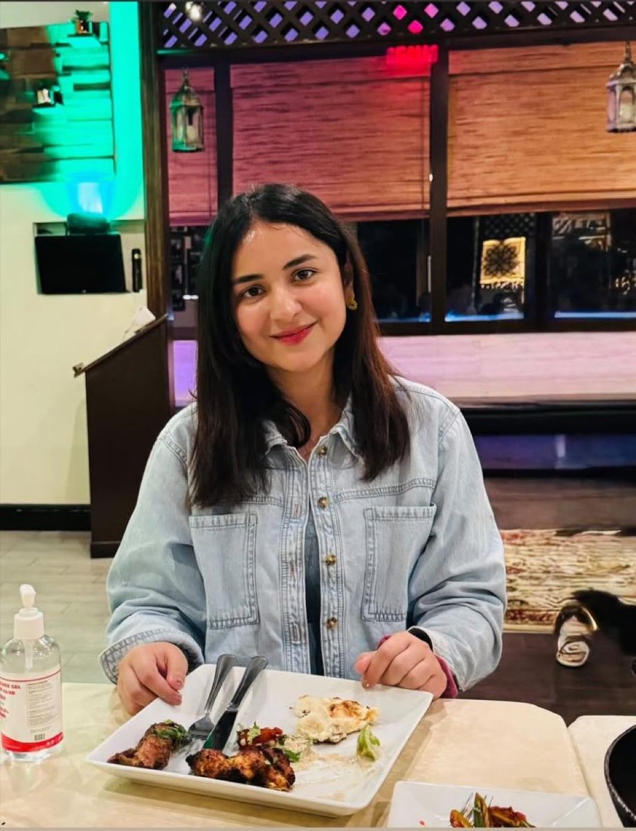 _Rinitweets_'s tweet image. Khada hu aaj bhi vhi😭🧍🏻‍♀️
#YumHaj