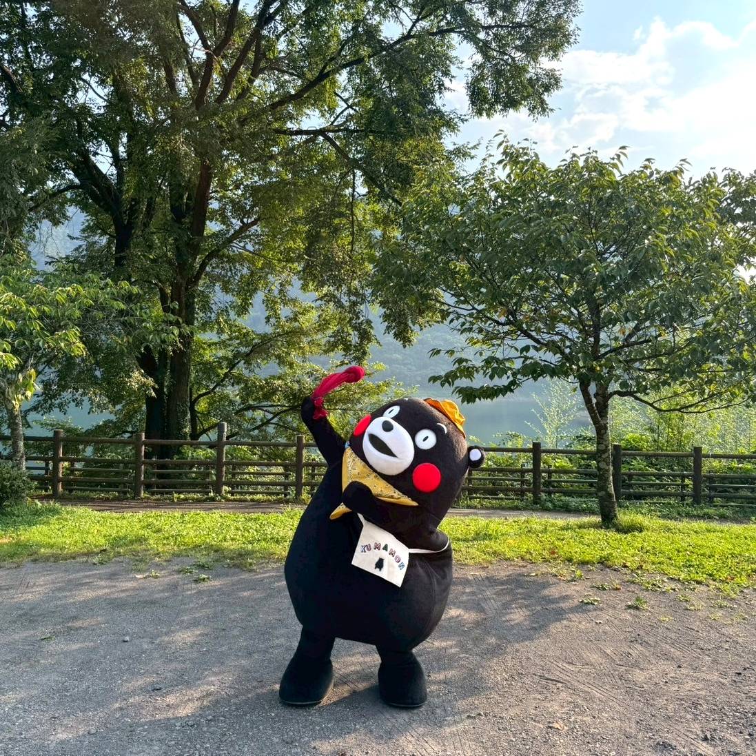 KumamonStaff's tweet image. 週末の出動のイメトレもバッチリ！

気合入りまくりな部長です！