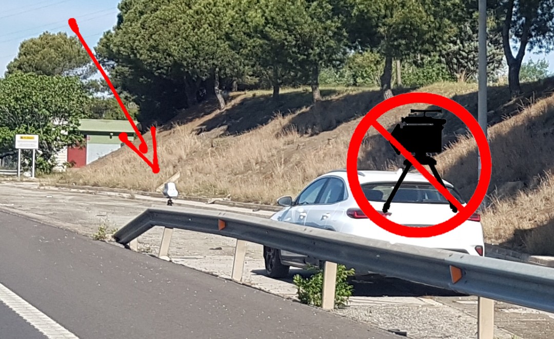 Radar mòbil a la B-30, lateral de l'AP-7, a l'altura de l'antic peatge de Sant Cugat del Vallès sentit Tarragona. El KIA Ceed blanc amb un Velolàser.
