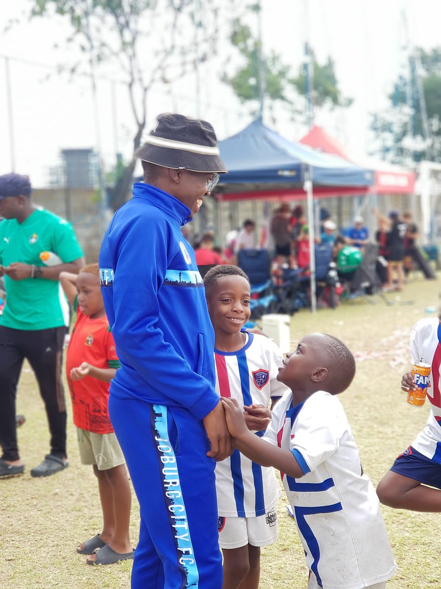 Cellular_jnr's tweet image. When kids start running towards you, just know you’re full of positive energy and light. There’s no fake love coming from kids… They show love to those who give hope and respect.
The future looks bright here!