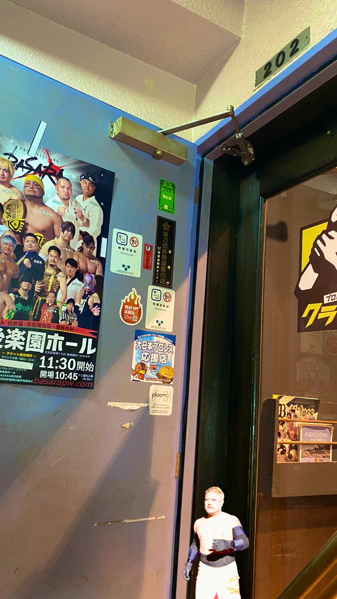 basara_clutch's tweet image. 本日の #プロレスバークラッチ は
塚本＆あさみ(遅入)のコンビ！

フードは昨日に引き続き、
•豚肉ともやしと卵の炒め（関根）🥚
•酢豚（中津）🐖

暑っぅい夜はクラッチで涼みましょ😮‍💨

18時〜23時30分
LO.23時

本日もご来店お待ちしてます🐳
#basara_pw