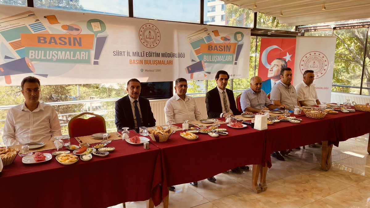Ömer ÖZER (@omerozer56) on Twitter photo Siirt İl Milli Eğitim Müdürü İlhan Saz, Basın Mensuplarıyla Buluştu
medyasiirt.com/gundem/siirt-i…
<a href="/saz_ilhan/">ilhan SAZ 🇹🇷</a> <a href="/mem_siirt/">Siirt İl Millî Eğitim Müdürlüğü</a> <a href="/turankoyuncu56/">Turhan Koyuncu - GGC Siirt Temsilcisi</a> <a href="/MedyaSiirt/">Medya Siirt</a> <a href="/sylmaz56/">selçuk yılmaz</a> Siirt İl Milli Eğitim Müdürü İlhan Saz, Basın Mensuplarıyla Buluştu
medyasiirt.com/gundem/siirt-i…
<a href="/saz_ilhan/">ilhan SAZ 🇹🇷</a> <a href="/mem_siirt/">Siirt İl Millî Eğitim Müdürlüğü</a> <a href="/turankoyuncu56/">Turhan Koyuncu - GGC Siirt Temsilcisi</a> <a href="/MedyaSiirt/">Medya Siirt</a> <a href="/sylmaz56/">selçuk yılmaz</a>