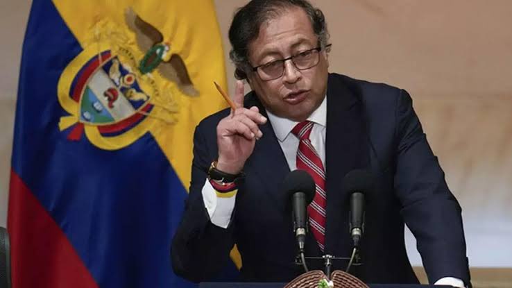 ErdemOzveren571's tweet image. 🇨🇴 Kolombiya Devlet Başkanı
Gustavo Petro :
Silahlı Kuvvetler Başkomutanı olarak emrettim : İsrail'e tek bir adet kömür gönderilmeyecek. Ben bunun
tüm sorumluluğu üstleniyorum.
Kolombiya Devletiyle - Milletiyle
soykırıma asla ortak olmayacak ⚠️