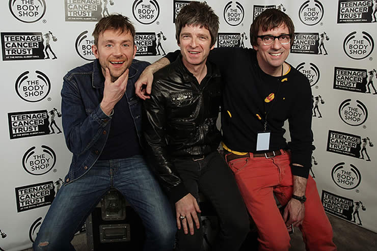 blurfanclub's tweet image. All the best to @oasis for their return to Wembley. Great to see 90s bands headlining huge Wembley gigs again!
Here are some photos of the lads enjoying each others company.

#blur #oasis #Wembley #DamonAlbarn #grahamcoxon #alexjames @DaveRowntree