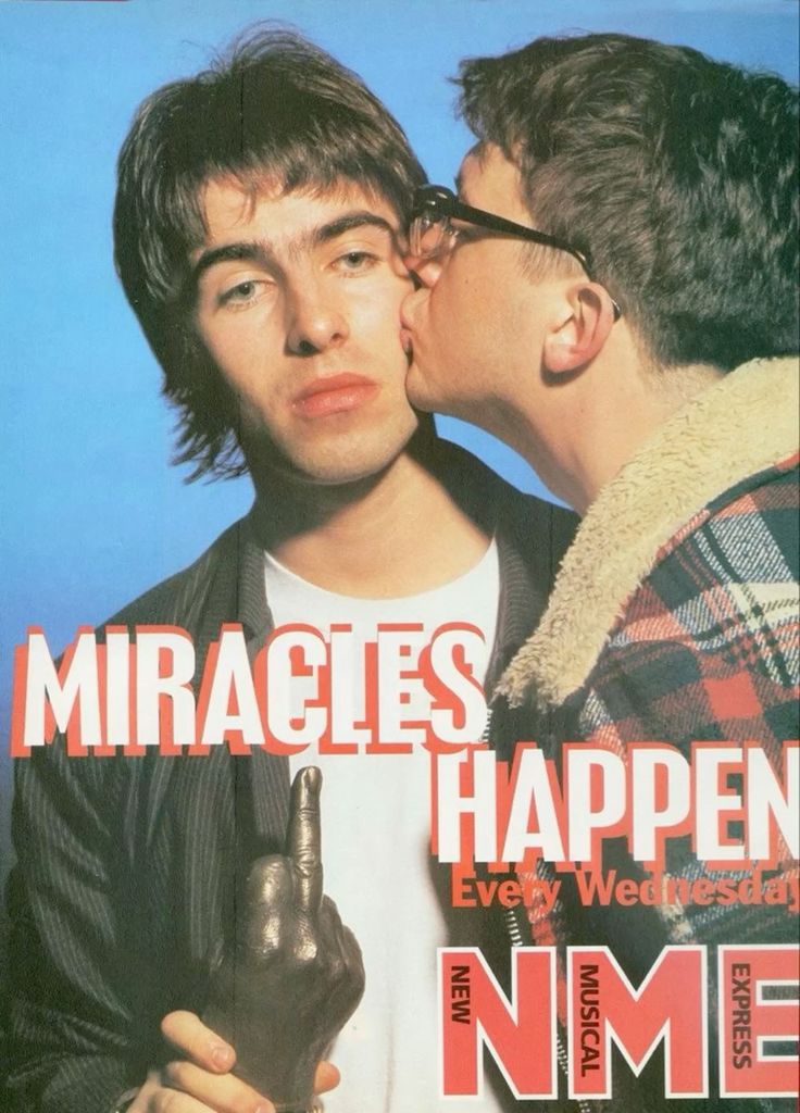 blurfanclub's tweet image. All the best to @oasis for their return to Wembley. Great to see 90s bands headlining huge Wembley gigs again!
Here are some photos of the lads enjoying each others company.

#blur #oasis #Wembley #DamonAlbarn #grahamcoxon #alexjames @DaveRowntree