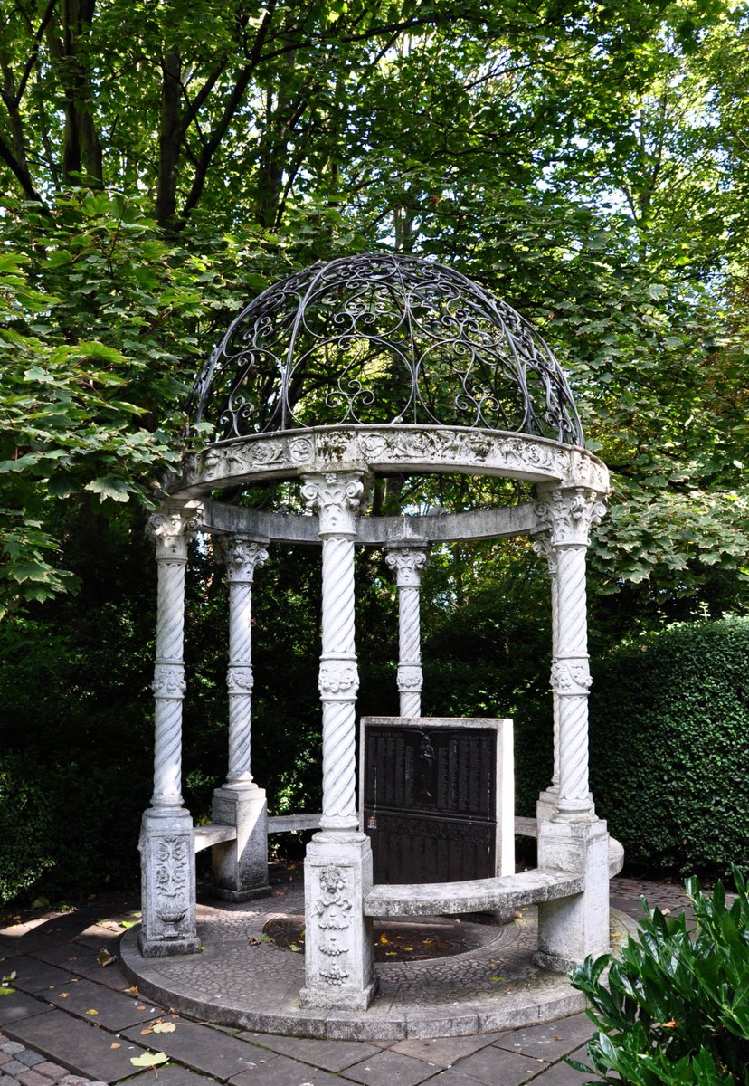 jon_cooper75's tweet image. Bromley-by-Bow E3, gas holders… and the little monument…
