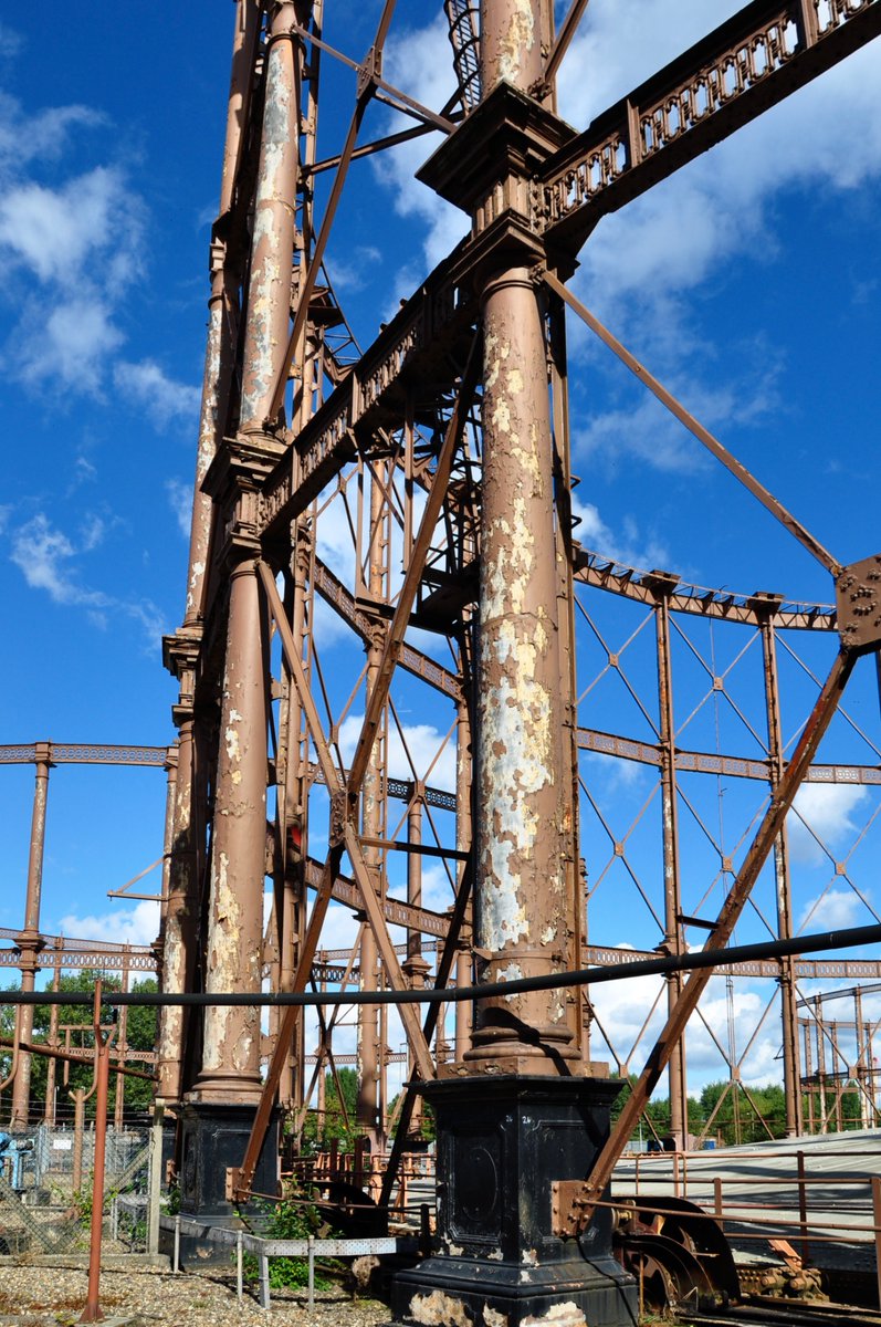 jon_cooper75's tweet image. Bromley-by-Bow E3, gas holders… and the little monument…