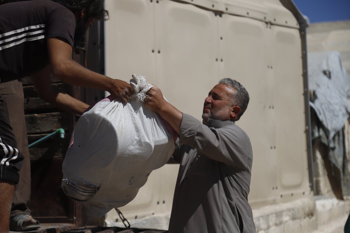 IOMSyria's tweet image. "We look forward to rebuilding our home and life there."
For weeks, the cost of transporting belongings has prevented Ibrahim & his family from leaving their camp & returning home.
With cash assistance offered by IOM, @CBPFs & @AtaaRelief, he is can return safely and in dignity.