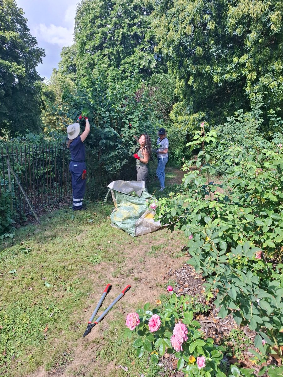 bathnes's tweet image. It's #Loveparks Week, a chance for us to celebrate our parks and open spaces, and the team behind them.
Open spaces play a vital role in boosting wellbeing, creating habitats and allowing communities to flourish.
Find out more: bit.ly/44zeLl2
