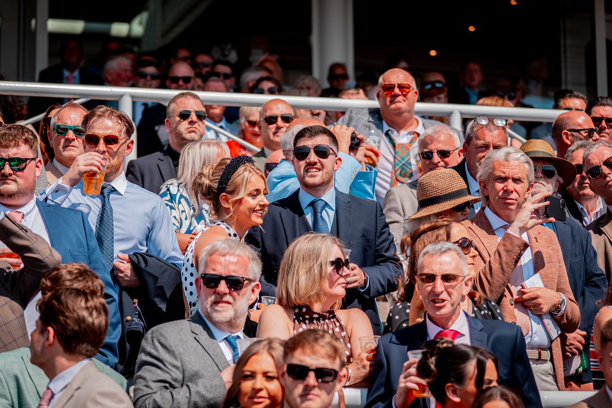 ChesterRaces's tweet image. ONE SLEEP TO GO!😴
Midsummer Meeting – in partnership with John Smith’s🎉
Tomorrow | Saturday 26 July💃
Here’s everything you need to know:
🕦Gates open: 11:30am
🏇First race: 1:30pm
🏁Last race: 4:55pm
🎟️Tickets still available on the day – don’t miss out!
