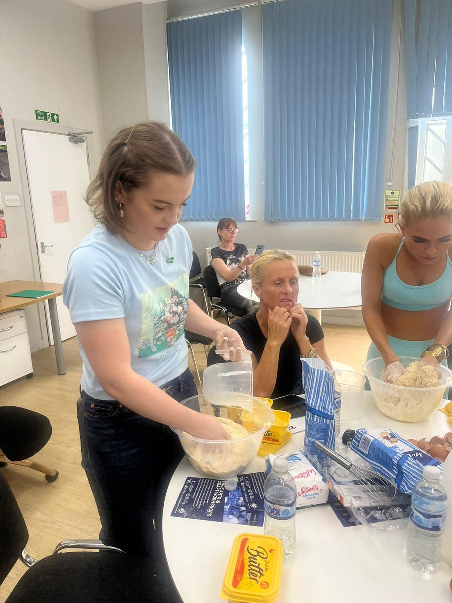 irishinbritain's tweet image. It was a pleasure to visit Leeds Gypsy and Traveller Exchange @LeedsGATE this week & join the women's health group
Everyone got involved in some baking + it was great to see the fantastic health & advocacy work they do for Gypsy, Roma & Traveller communities in West Yorkshire💚